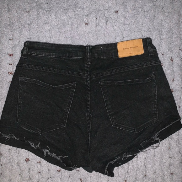 Zara size 06 black denim shorts - Picture 3 of 3